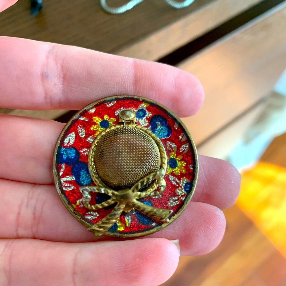 Cute hate pin/brooch